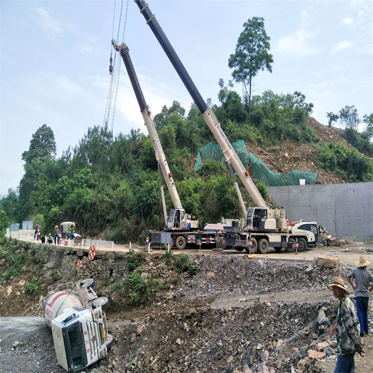 枣阳汽车掉沟里叫吊车救援要多少钱